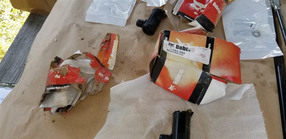 Bobcat windhsield washer pump 6664554