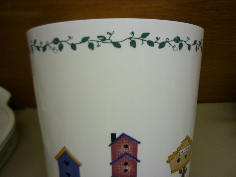Thomson Birdhouse Plastic Waste Basket