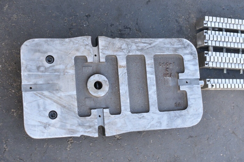 Kurt D80 Anglock Milling Machine Vise 8" wide