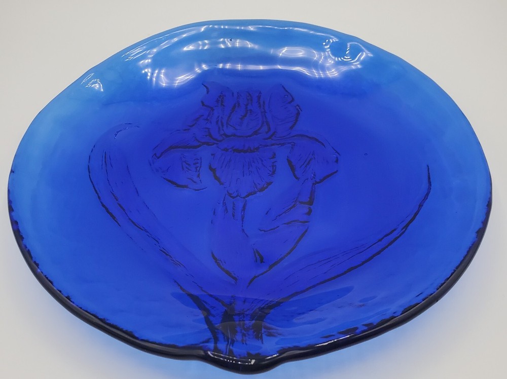 COBALT BLUE ART GLASS PLATE/PLATTER WITH A SINGLE IRIS IMPRESSION ON BACK