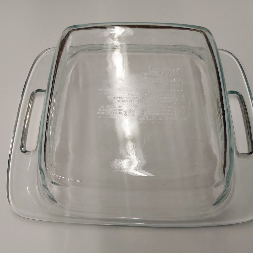 Pyrex 8x8" Baking Dish - 2 Qt - Clear - Used