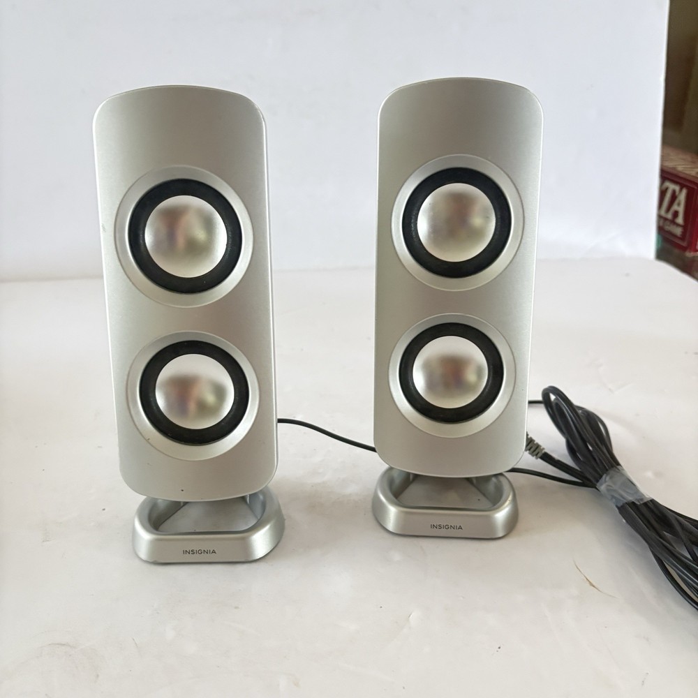 Insignia Desktop Computer Speakers USB Powered 3.5mm AUX Dual Driver Silver