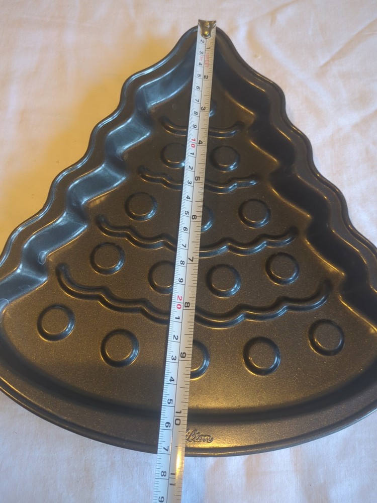 Wilton Christmas tree cake pan Metal Shallow Dish
