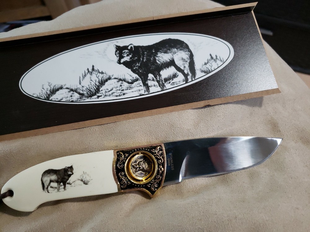 COLLECTOR WOLF KNIFE