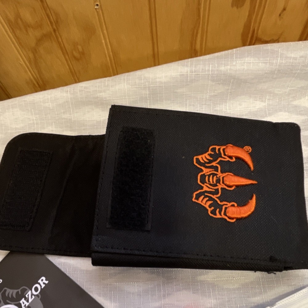 Raptorazor Big Game Skinner Set with Replacement Blades & Carrying Case