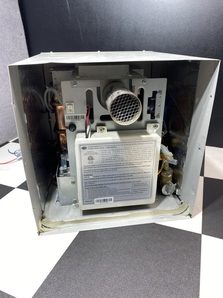 GIRARD 2GWHAM Tankless Water Heater For Parts Or Repair Only