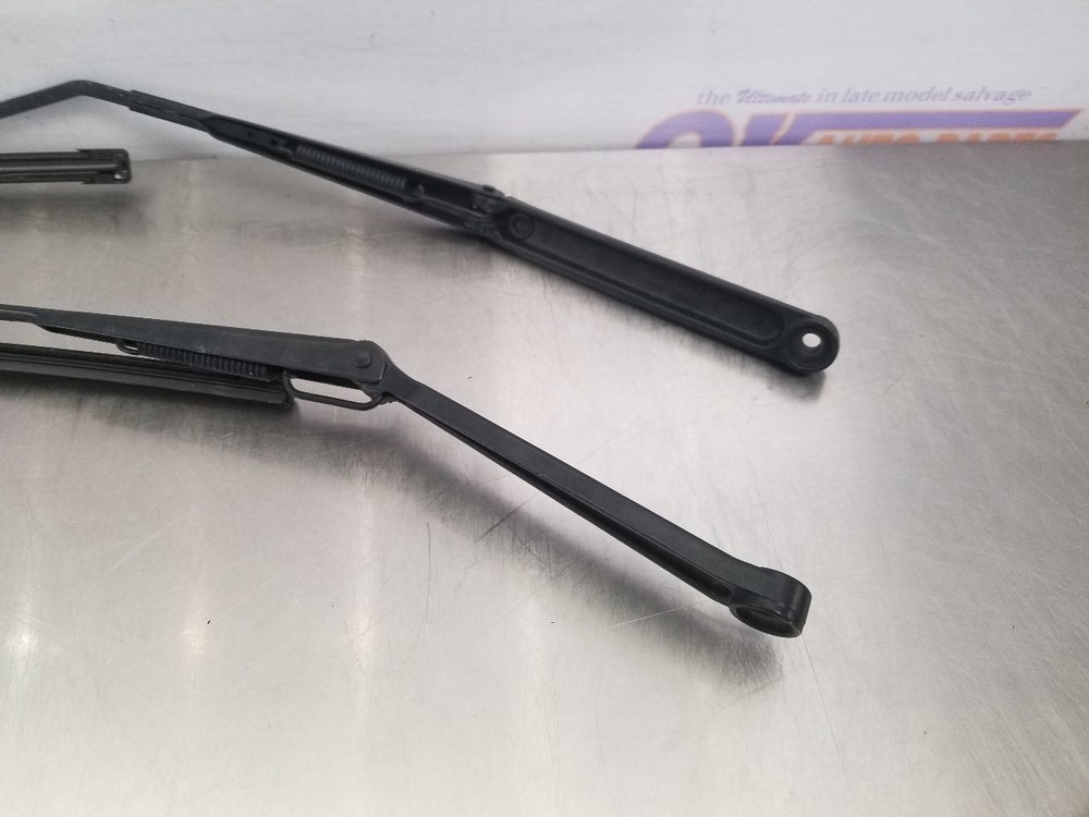 03 FORD TBIRD THUNDERBIRD WINDSHIELD WIPER ARM SET