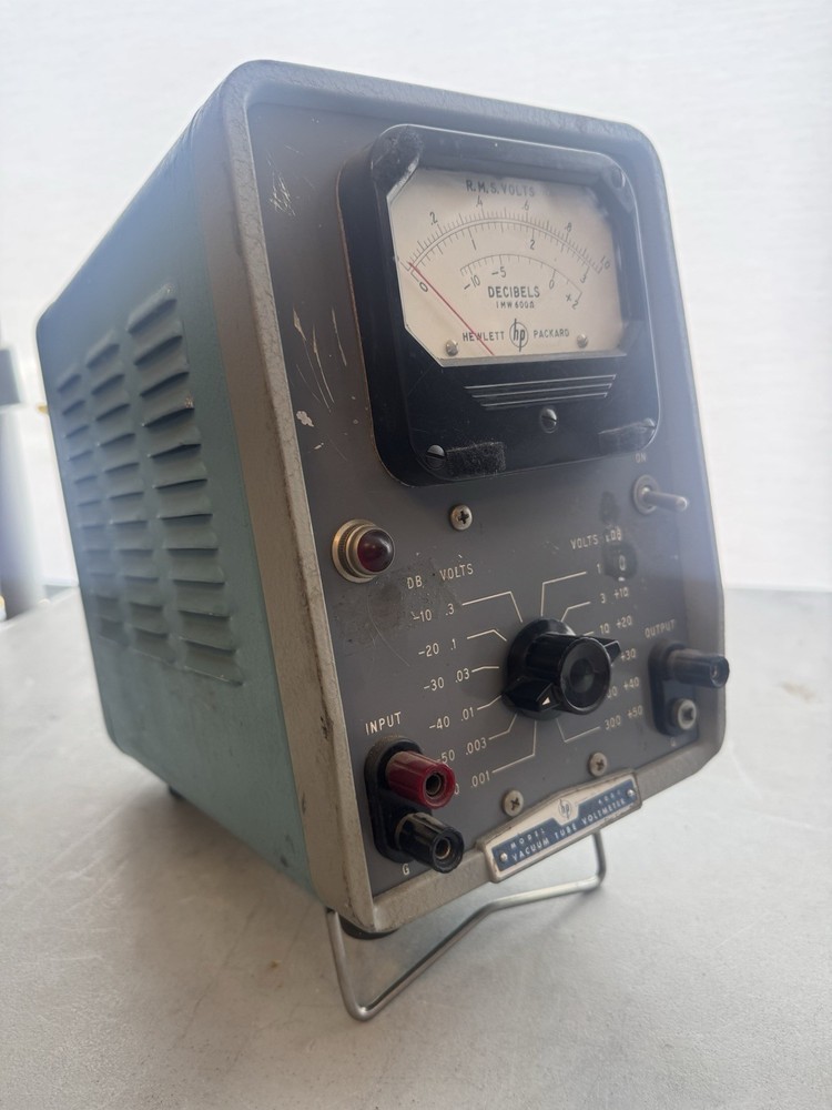 HEWLETT PACKARD HP MODEL 400D VACUUM TUBE VOLTMETER, (powers on, Untested)