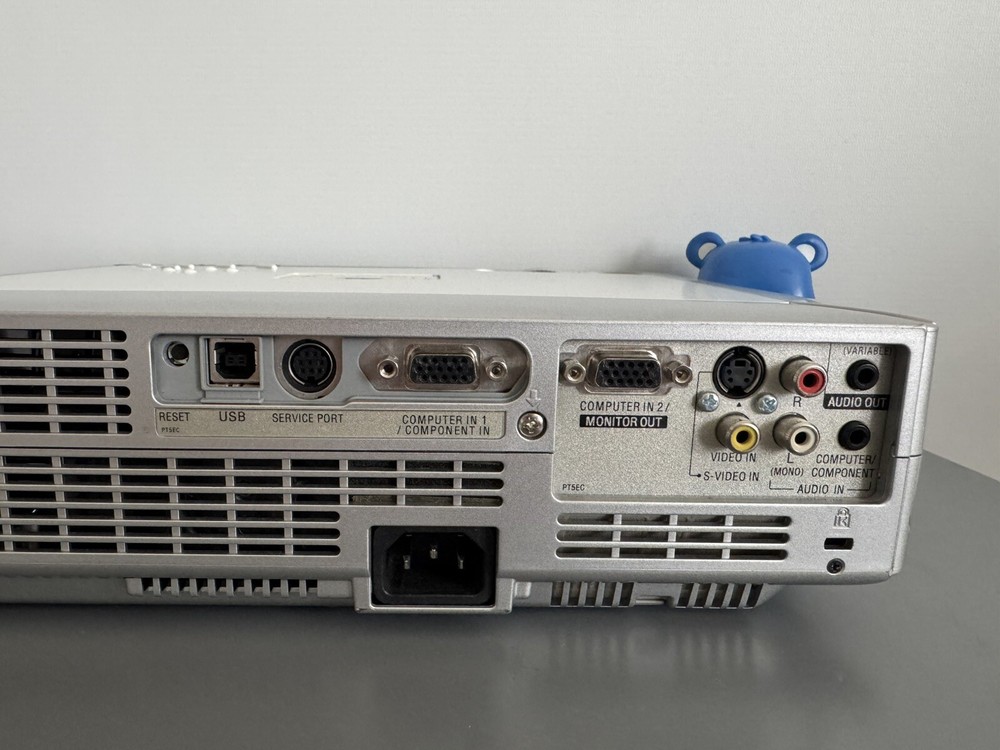 Sanyo PLC-XU73 Projector