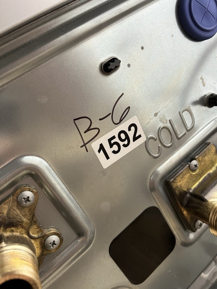 Rinnai RX199iN Tankless Water Heater 199k BTU Nat. Gas/Propane Gas (B-6 #1592)