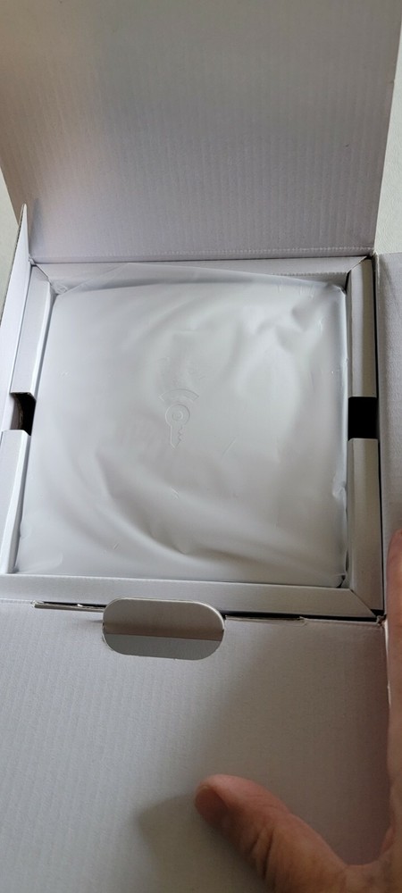 Frontpoint Security System with Hub only New. Open Box Item fphub3