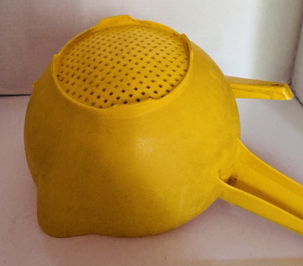 2 Tupperware Vintage Yellow Colander Strainer Set Nesting Farmhouse
