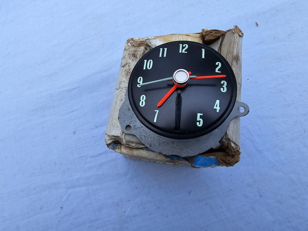 NOS 1968 CHEVROLET CHEVELLE DASH CLOCK 987237 READ AUCTION WRITE UP