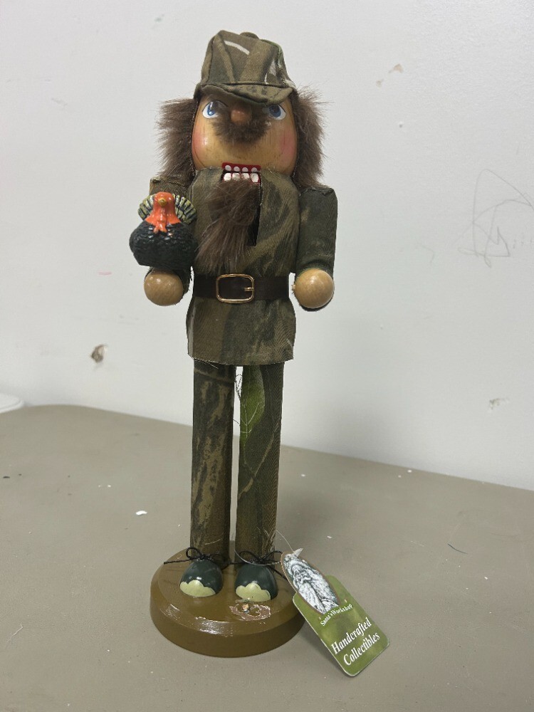 Santas Workshop Turkey Hunter Nutcracker *DAMAGED*