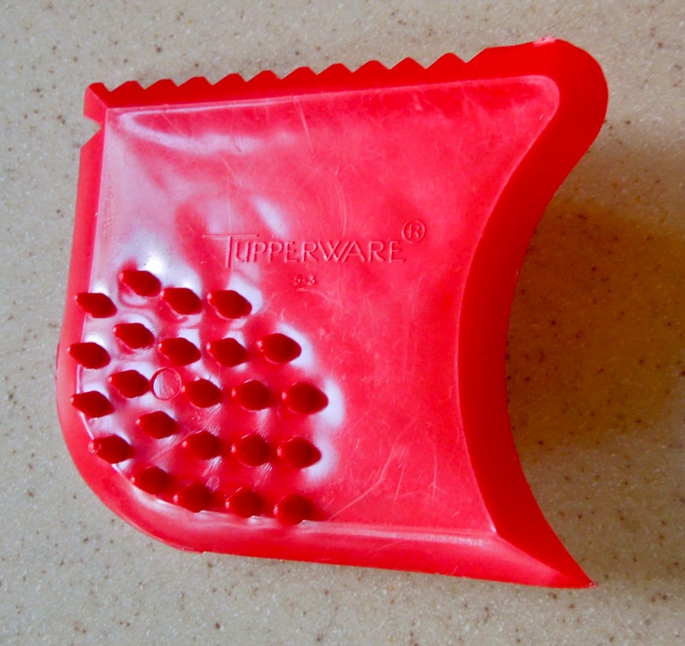 Tupperware SCRAPE EM ALL GADGET  Red scubber multipurpose scraper retro kitchen