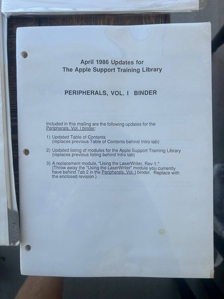 Apple Support Training Library binders, disks & update documents 1986