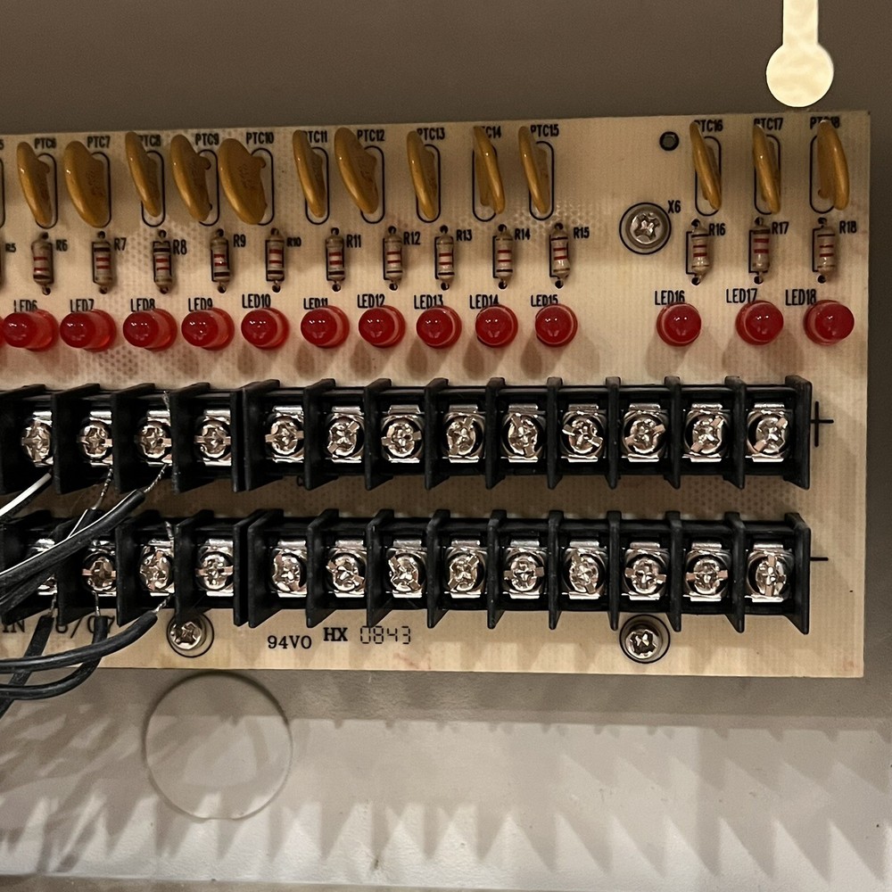 18 Camera 12Volt power supply