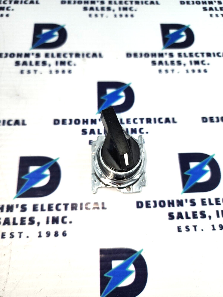 EATON 10250T3067 SELECTOR SWITCH 4 POSITION LEVER-VERT.