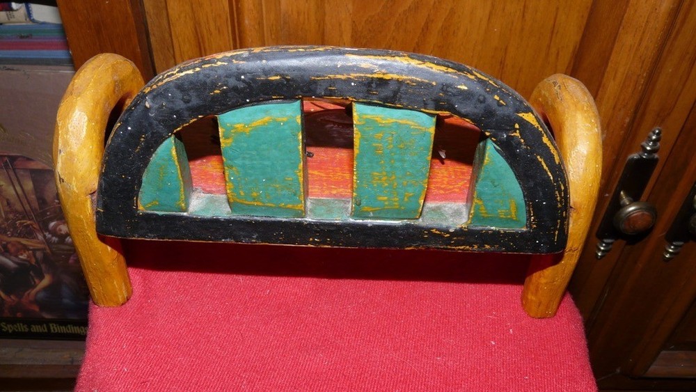 Cockroach resting bench