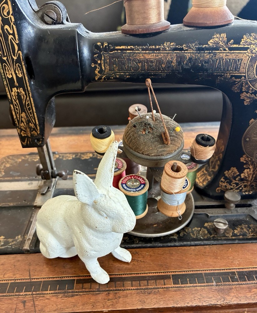 Rabbit / Cast Iron Bunny Figure