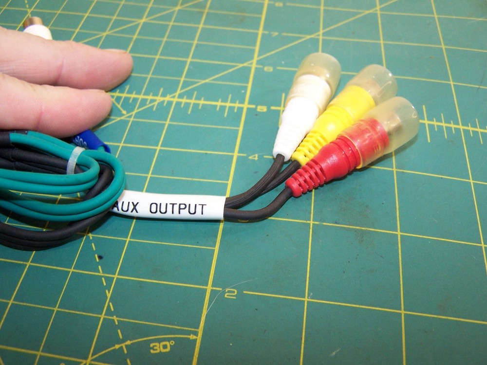 AV Input for Auto Radio Pre-INPUT & OUTPUT with AV RCA Connector