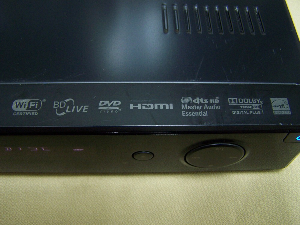 Insignia NS-WBRDVD Blu-Ray Player w/ Remote