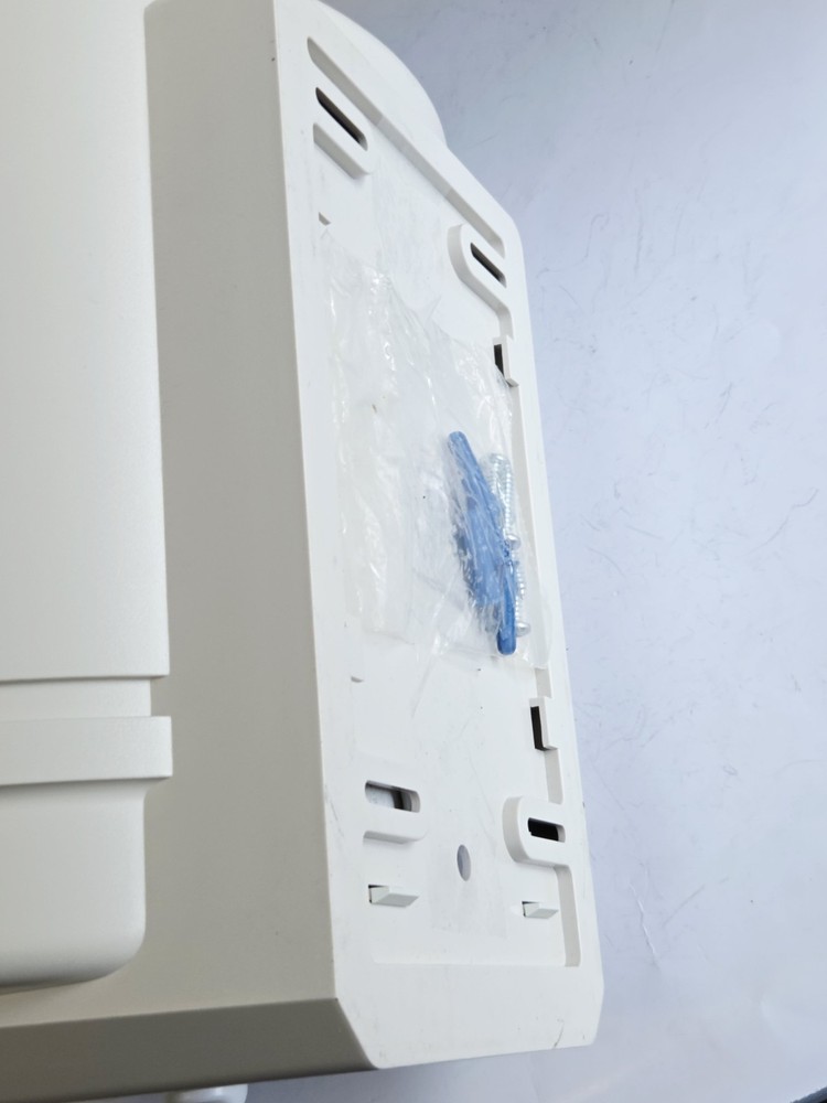 TD0255 – Self-Adjusting Centerpull Towel Dispenser