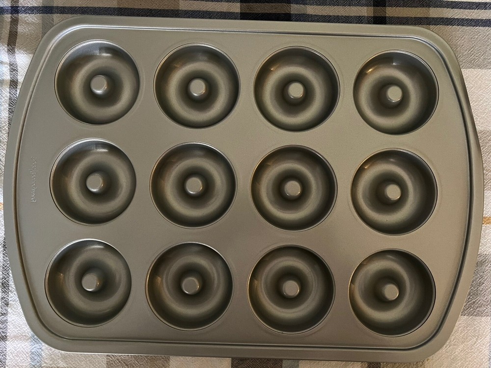 Pampered Chef Donut Pan Makes 12 Donuts ~ Teal Back