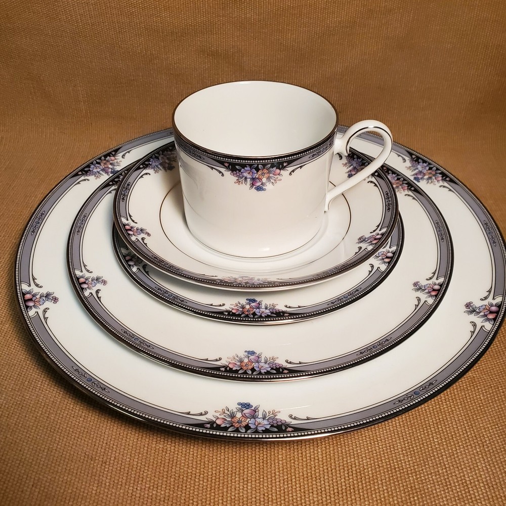 Noritake SQUIREWOOD  - 5 Piece Settings - Excellent Used Condition
