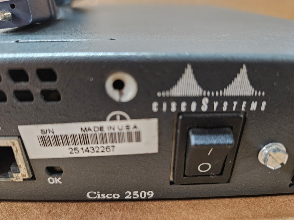 Cisco 2500 Series 2509 Access Server + Octal Cable + Power Cable *Tested*