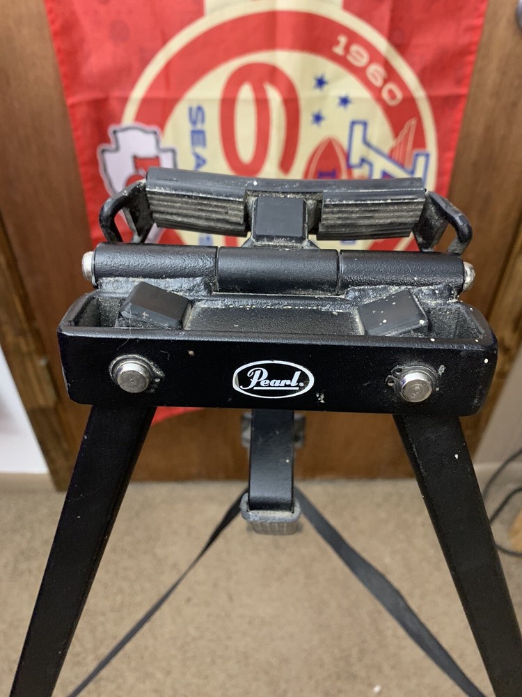Pearl Tripod Stand