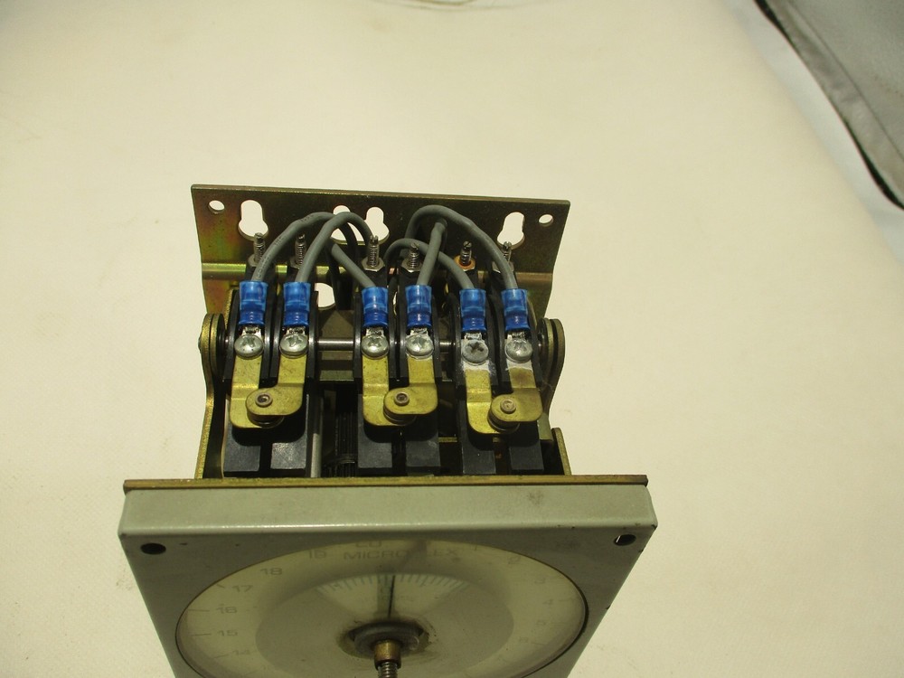 NEW EAGLE SIGNAL HA40A6B261 MICROFLEX TIMER 120V 0-20 SEC.