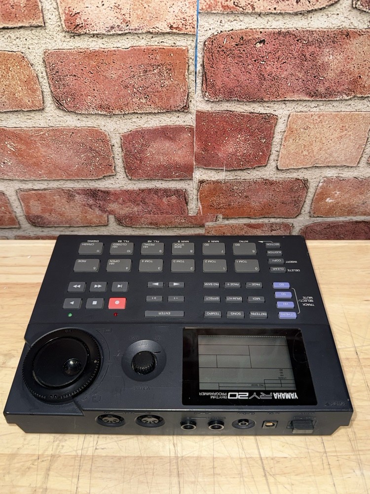 YAMAHA RY20 Rhythm Programmer Drum Machine