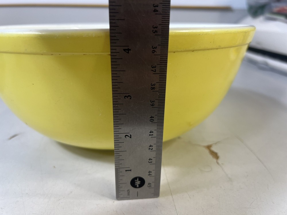 Vtg Pyrex 4 Quart Yellow Nesting Mixing Bowl 404