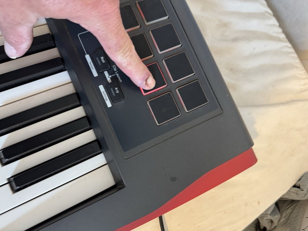 ✅Novation Impulse 49 Key USB Midi Keyboard Controller With Soft Case