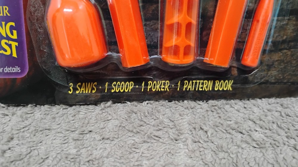 2 Pumpkin Masters Pumpkin Carving Kit includes 5 tools and 14 patterns. (00)