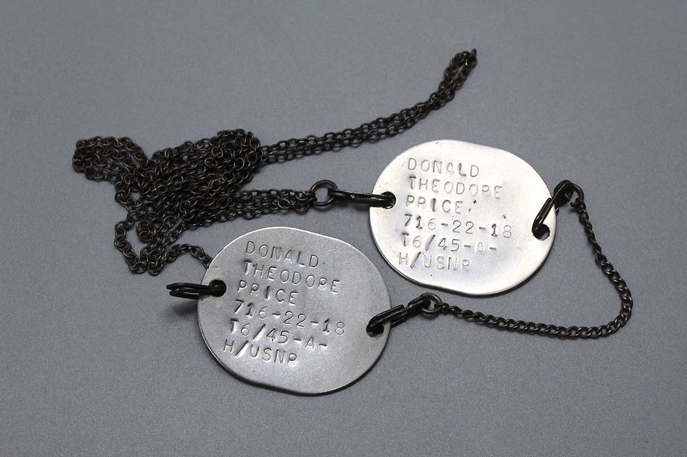 US WW2 Navy (USNR) ID Tags on Chain . FLU4960