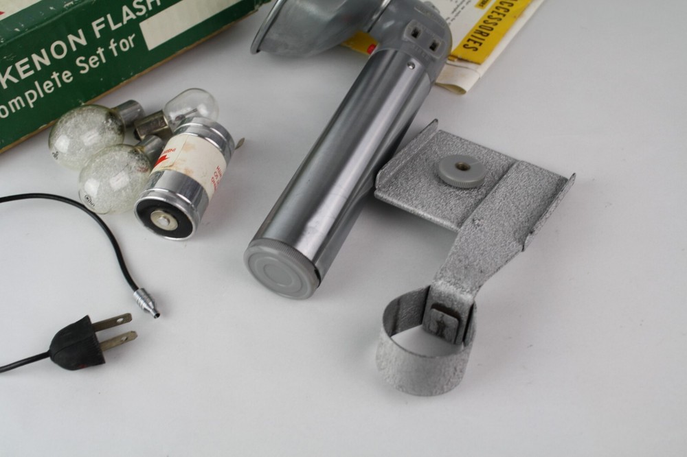 VINTAGE RIKENON FLASH GUN SET FOR CAMERA MODEL A