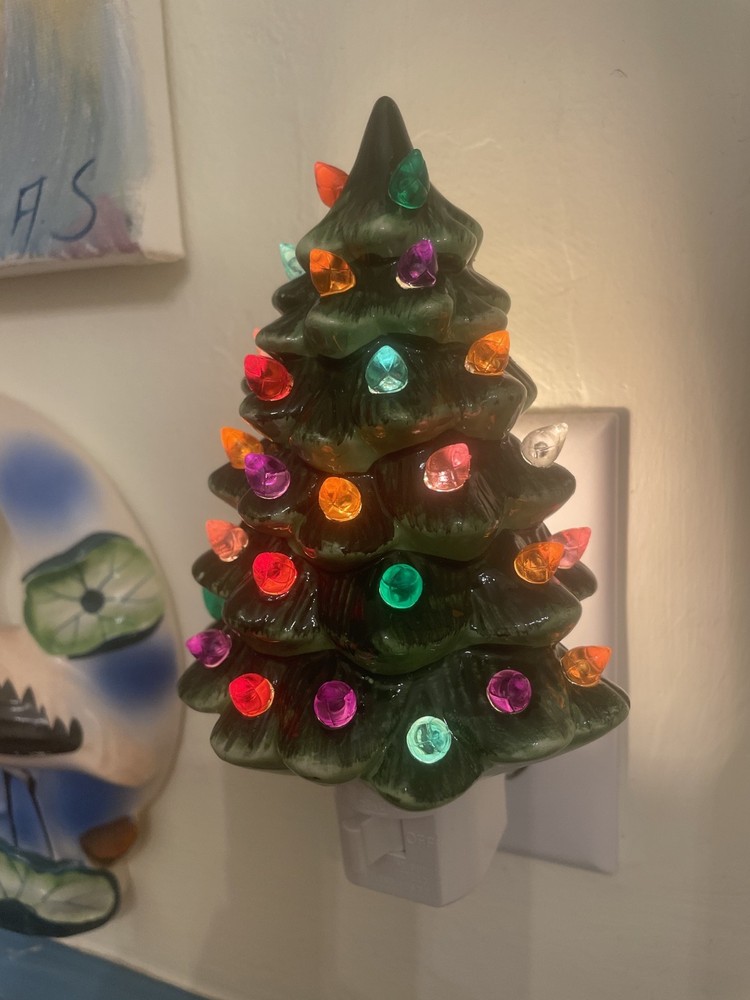 CERAMIC NIGHT LIGHT CHRISTMAS TREE LIGHTS 5” PLUG IN WALL