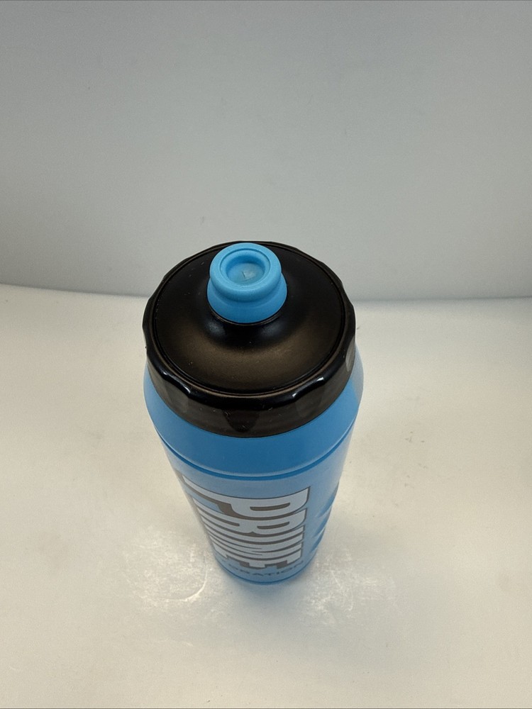 PRIME Hydration 32 oz Blue Squeeze Water Bottle