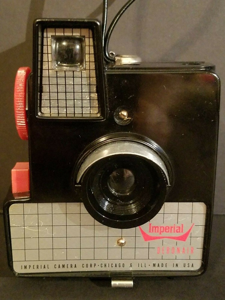 VINTAGE 1950s IMPERIAL DEBONAIR CAMERA