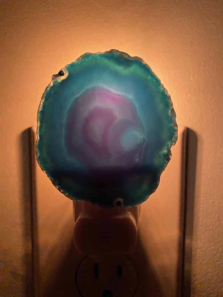 Blue Agate Night Light – Dusk-to Dawn Smart Sensor & Natural Geode Glow