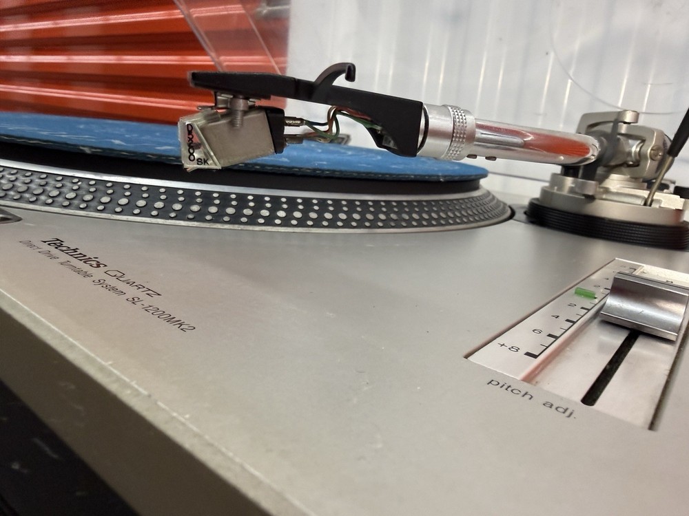 Technics SL-1200MK2 Direct Drive Turntable Quartz Silver