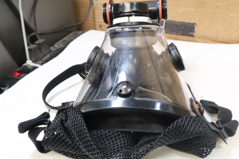 SCOTT AV-2000 FACE PIECE FIRE FIGHTING SCBA MASK