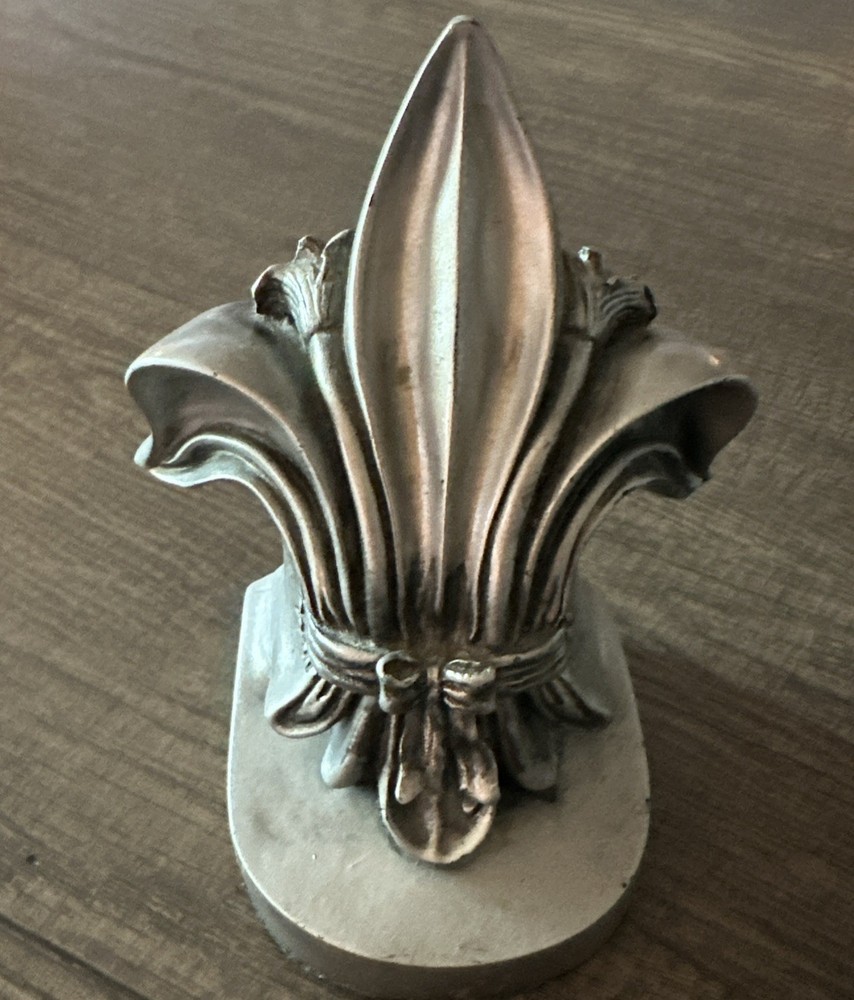Pair~Fleur-De-Lis~Heavy Polyresin~ w/ Silver/Gray Finish