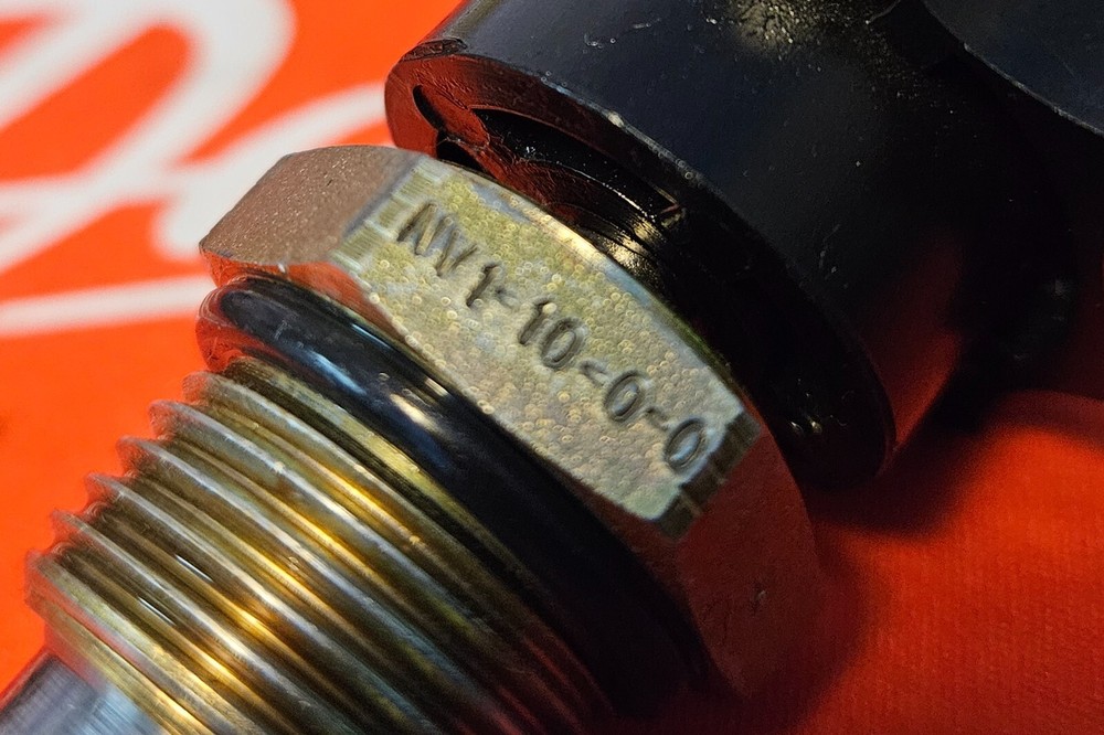 V1-10-0-0, VICKERS Knob Adjust Needle Valve, SAE 10