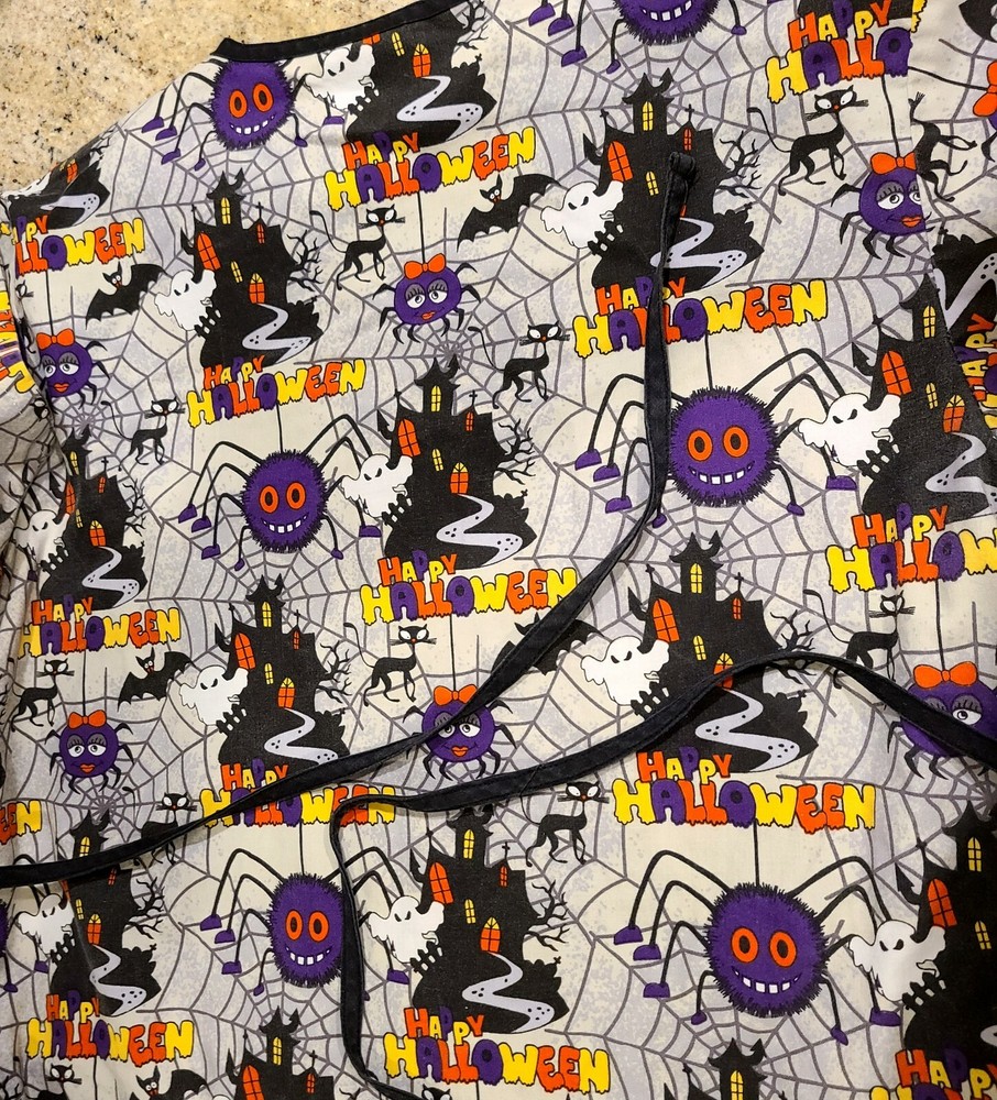 Scrub Top Halloween Bats Ghosts Spiders Cat Haunted Peppermint Scrub Size Large