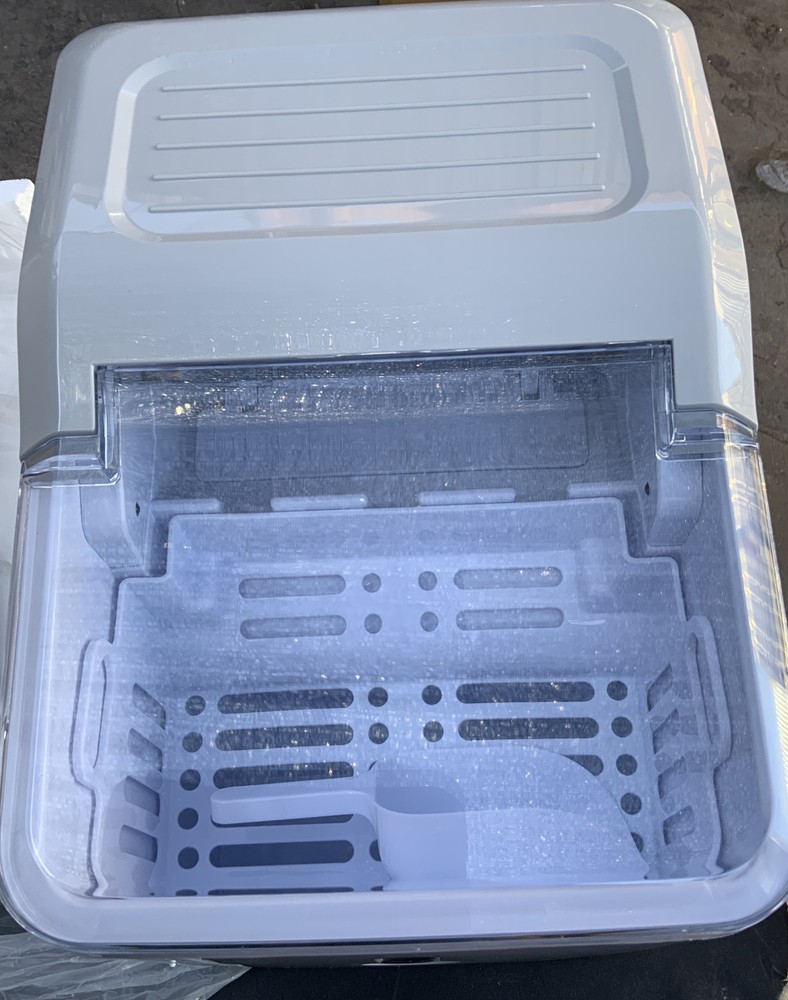 🍏 Frigidaire Ice Maker - Silver EFIC206,Distressed Box