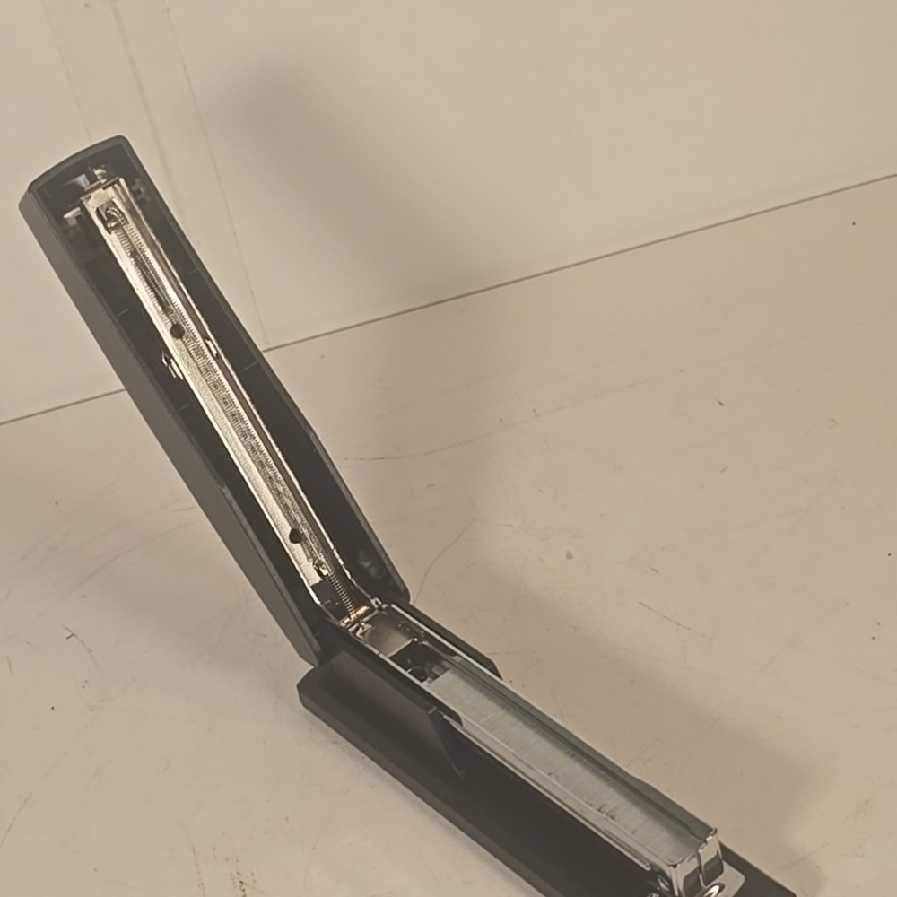 Full Strip Desktop Stapler