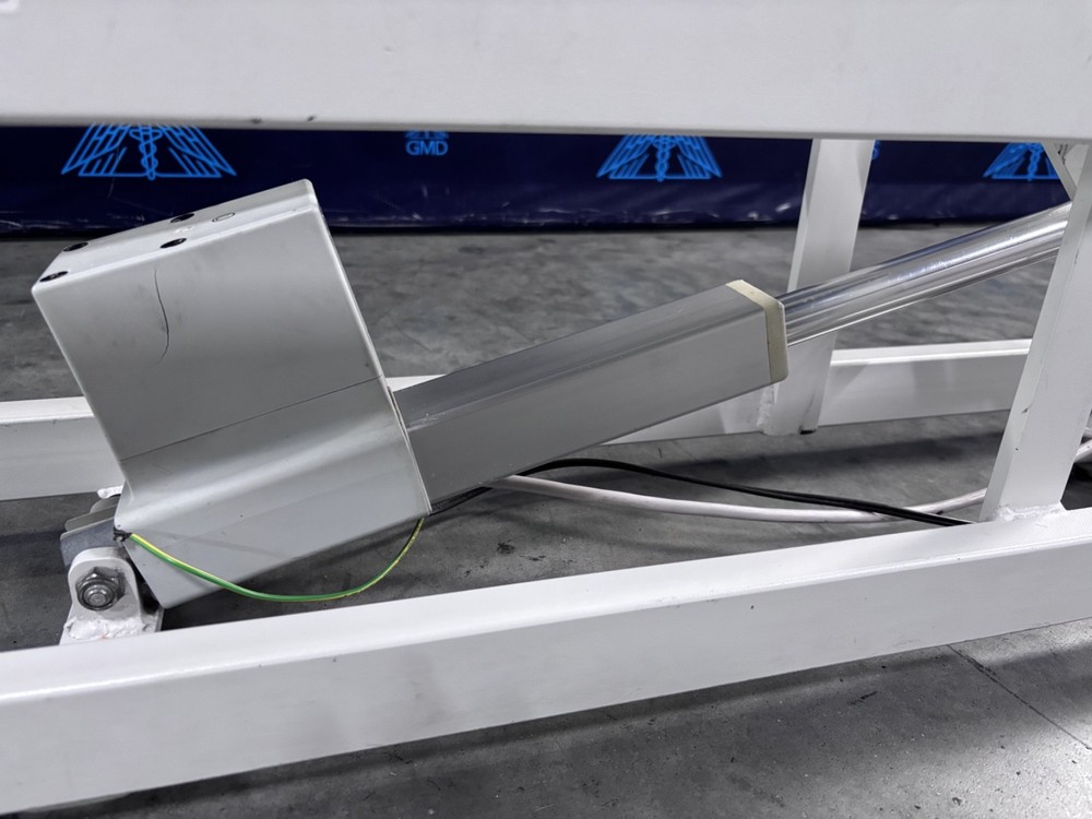 AM353 Three-Section Treatment Table